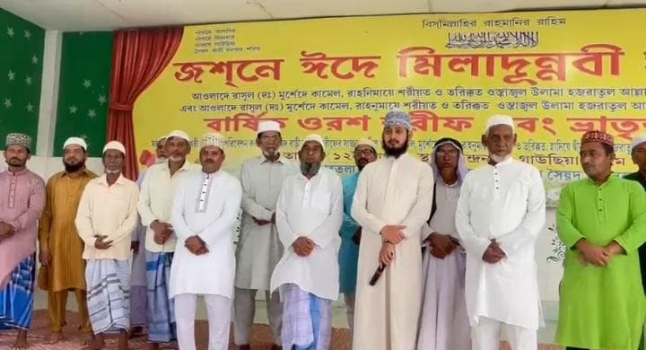 বিশ্ব শান্তির উদ্দেশ্যে মোনাজাত তুলল আগরতলা গাউছিয়া সমিতি